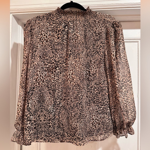 1.Slate leopard printed smocked neck blouse - perfect condition - size medium - Picture 2 of 3